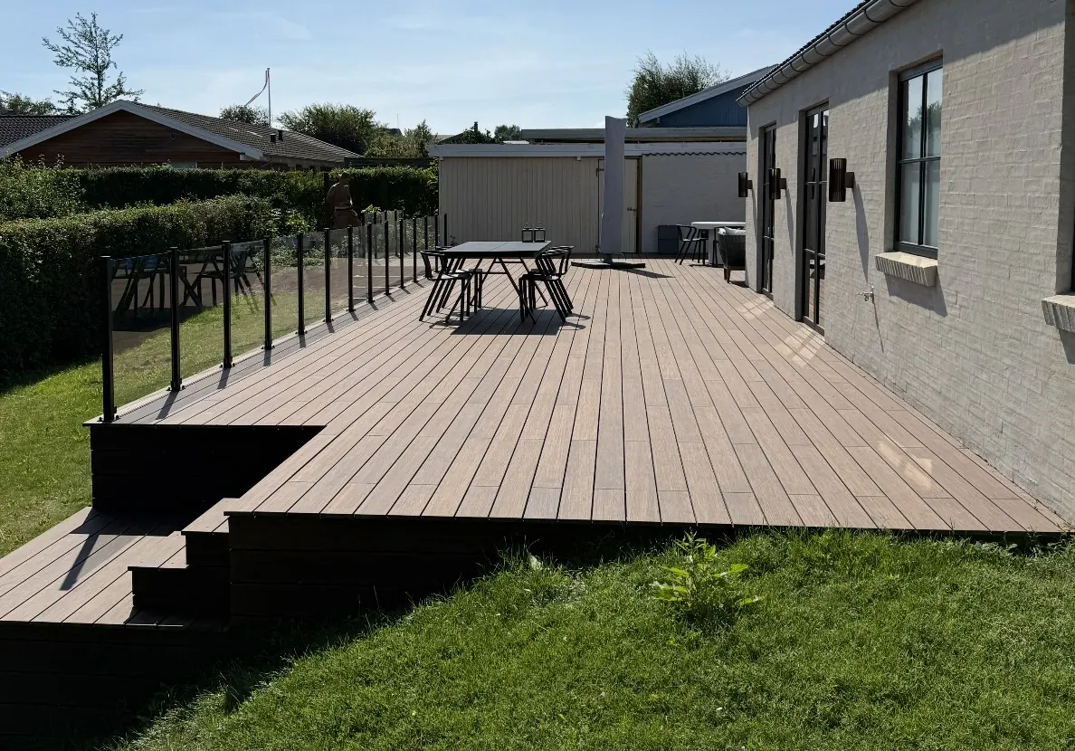 Terrasse med glasværn i Hundested